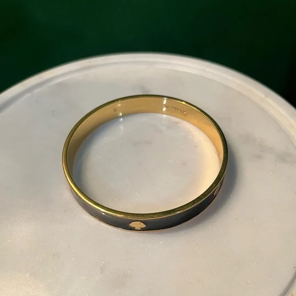 ♠️KATE SPADE SPOT THE SPADE BLACK ENAMEL GOLD BANGLE BRACELET - Picture 3 of 3
